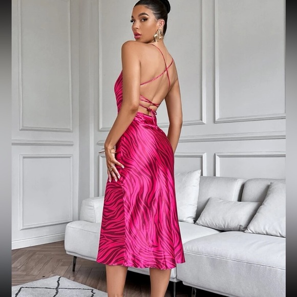 Pink satin dress - Picture 3 of 7